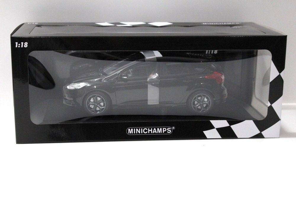 1:18 модель Ford Focus ST 2011 MINICHAMPS