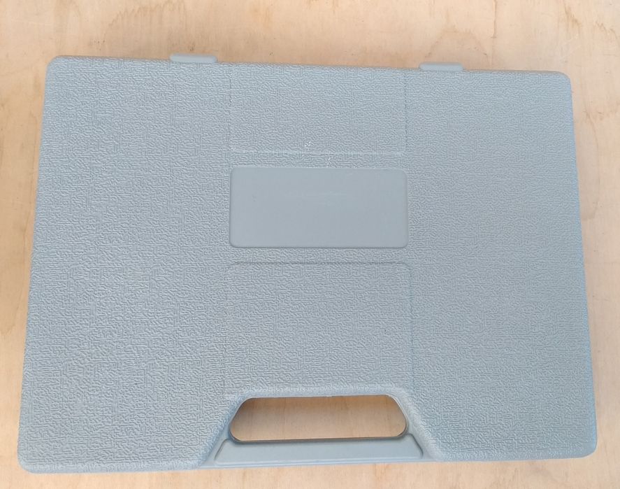 Набор инструментов: кейс, надфили, ключи.