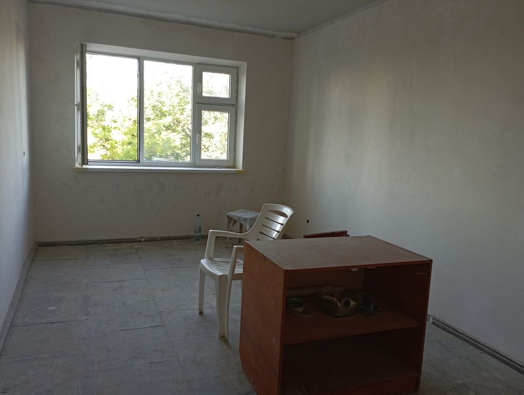 Срочно продам в Одессе  3 кв. Цементный з-д 15.5 т.у.е