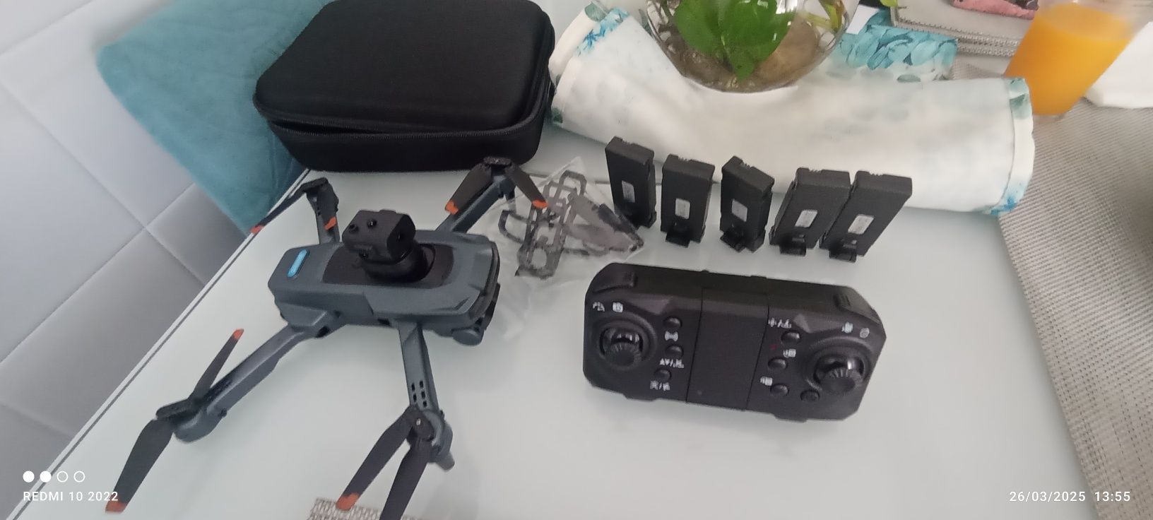 Drone Drone pequeno com 5 baterias novo muito bom