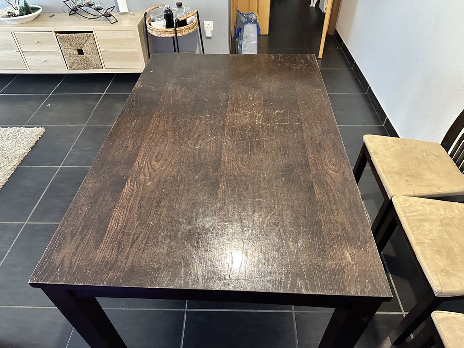 Conjunto mesa e cadeiras