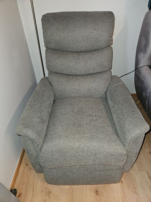 Fotel z funkcją relaksu i masażu
