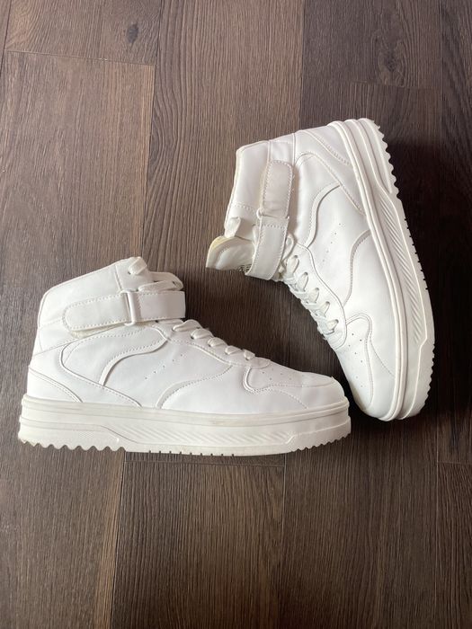 bershka високі білі чоловічі кросівки кеди кроси 43 р. 28 см устілка