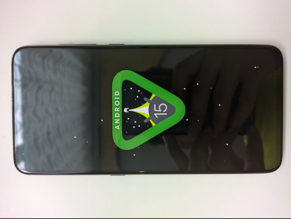 Xiaomi Mi 9 як новий, батарея 125% нова, торг обмін