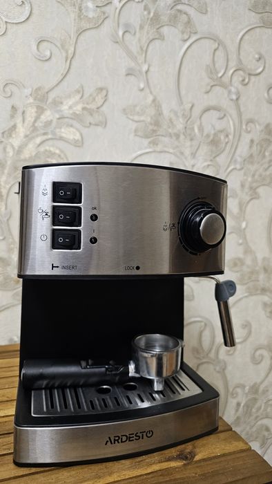 Ріжкова кавоварка Ardesto YCM-E1600.