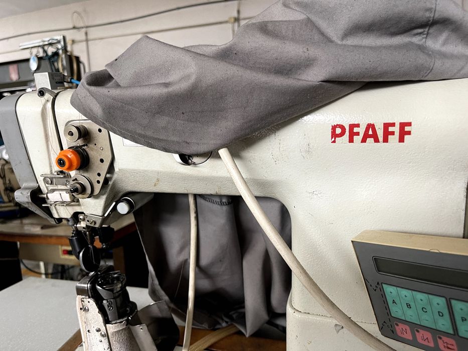 Máquina de coluna alta " PFAFF"