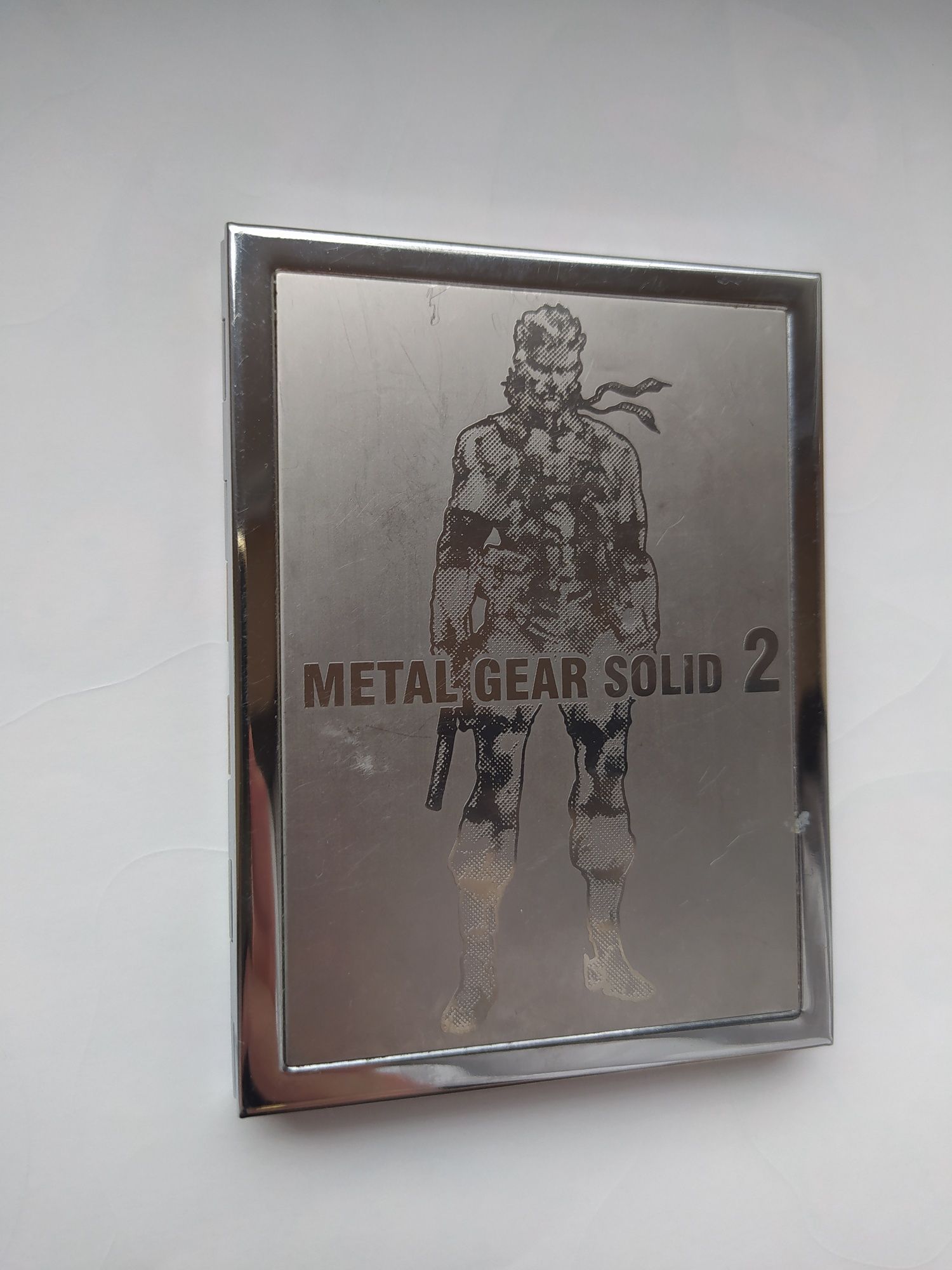 Papierośnica Metal Gear Solid 2