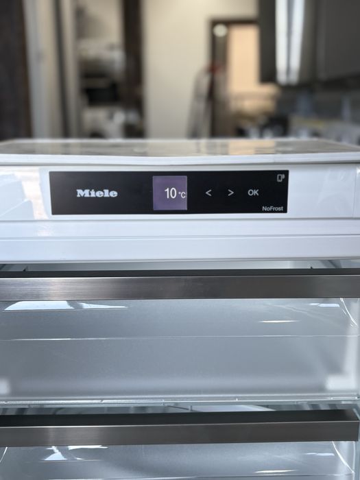 Miele FNS 7140 E – вбудована морозильна камера преміум-класу 23.6 м