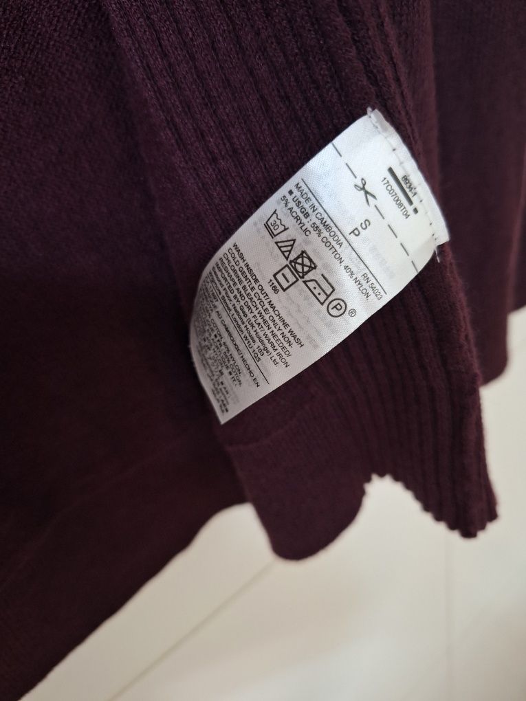 Elegancki,  klasyczny kardigan burgundowo sliwkowy Marki Gap