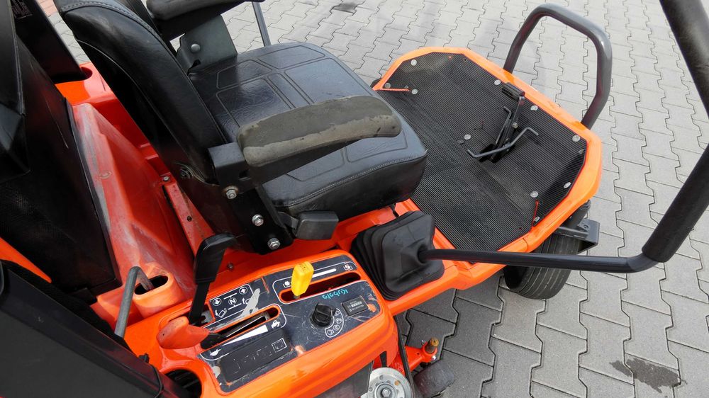 Traktor kosiarka KUBOTA GZD21 Wysoki Wysyp Zero Skręt (030601.5) Baras