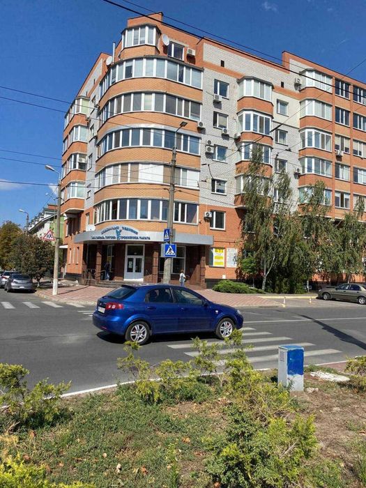 Продам двоповерхову квартиру з видом на р. Дніпро в центрі