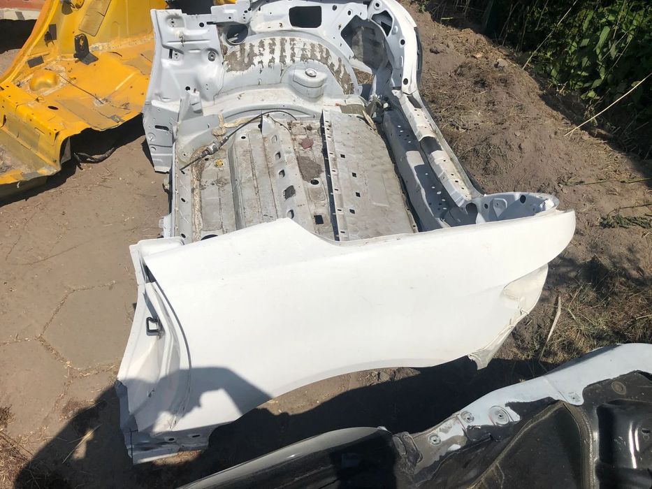 BŁOTNIK ĆWIARTKA DUPA MERCEDES SLC