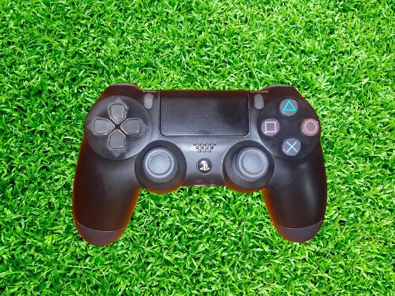 PlayStation 4 500GB + Comando + Jogos