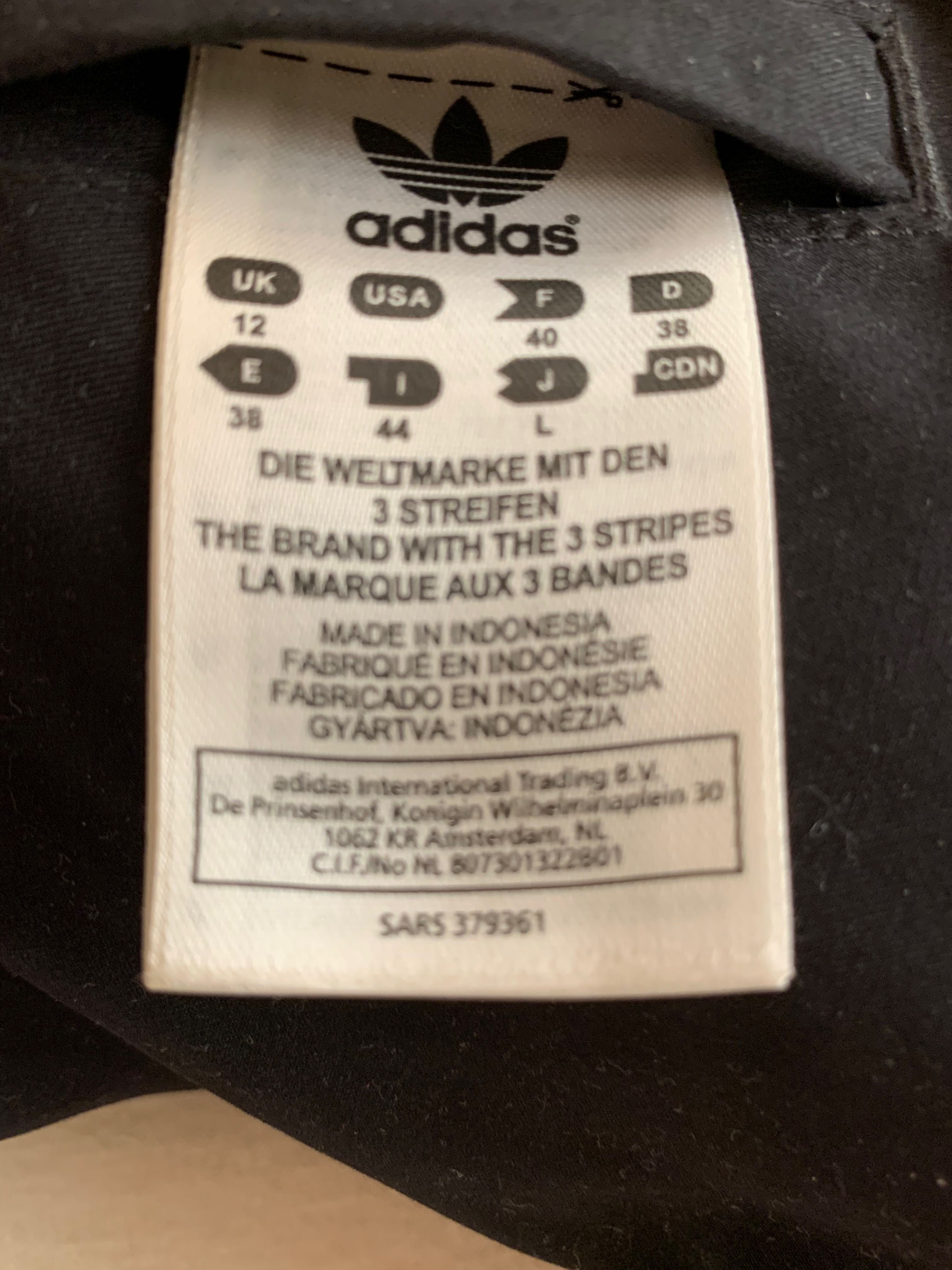 Женская зимняя куртка adidas оригинал.