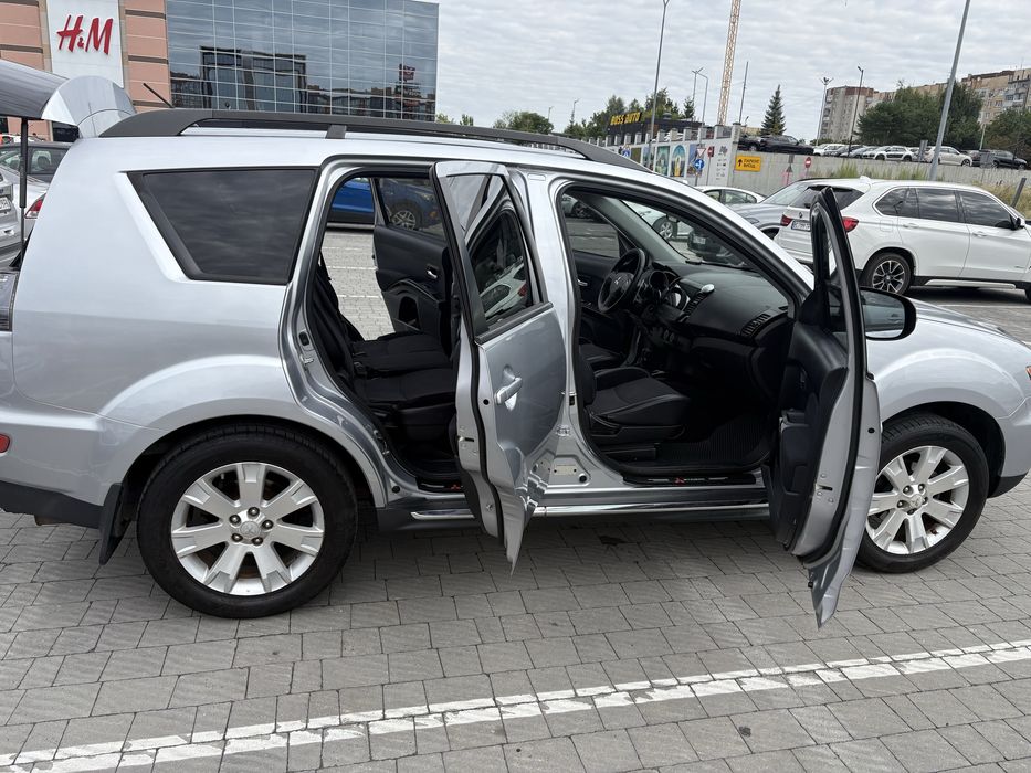 Mitsubishi outlender xl 2011 2.4 бензин, варіатор (автомат)