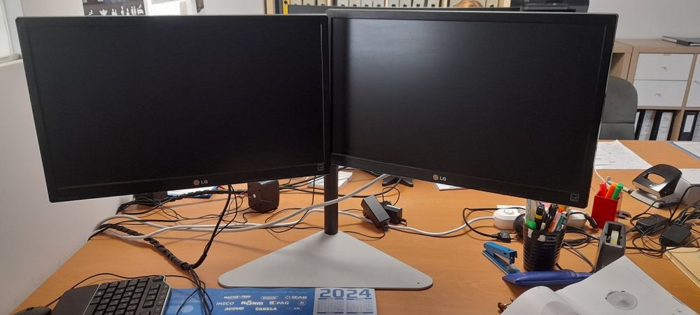 Suporte + 2 monitores 22 LG
