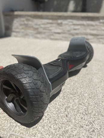 Hoverboard com Bluetooth e pneus off-road