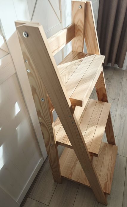 Regał z litego drewna