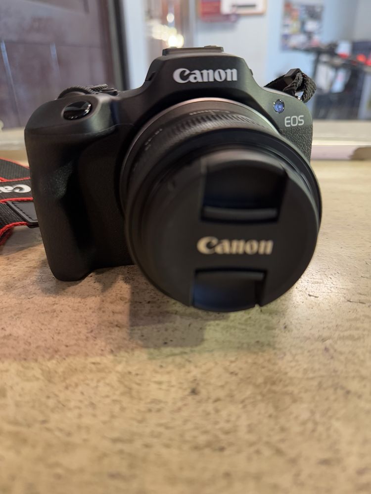Lustrzanka Canon EOS R100