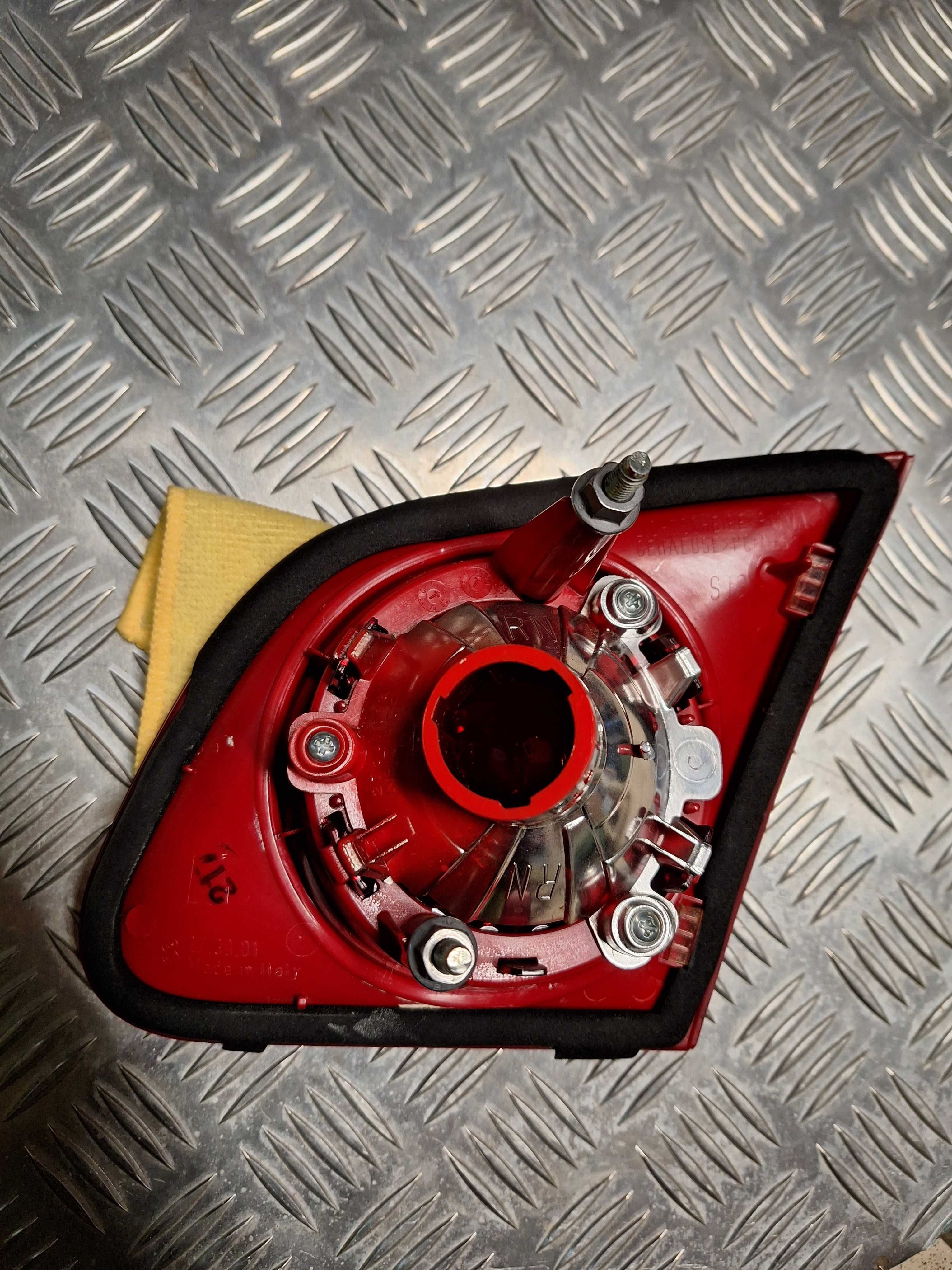 Volkswagen Passat B6 Lampa Tył Lewa w Klapę