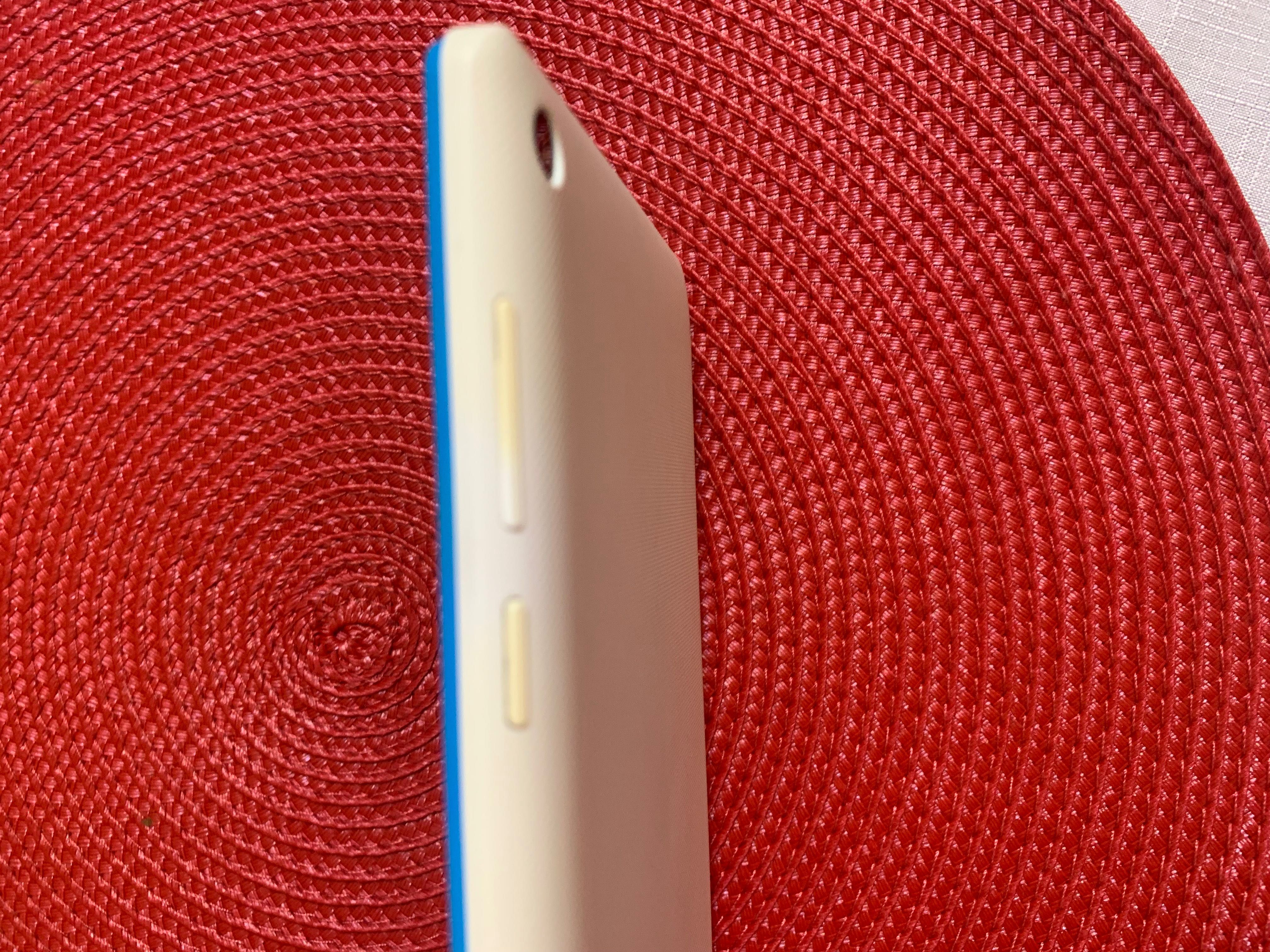 Tablet LENOVO TB3-710I