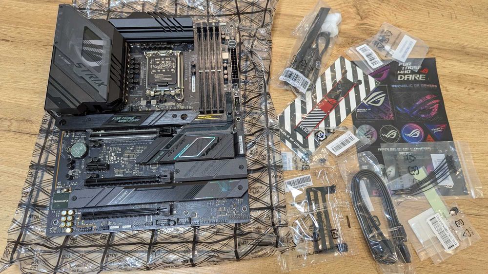 Материнская плата Asus ROG STRIX Z790-F Gaming Wi-Fi (s1700)