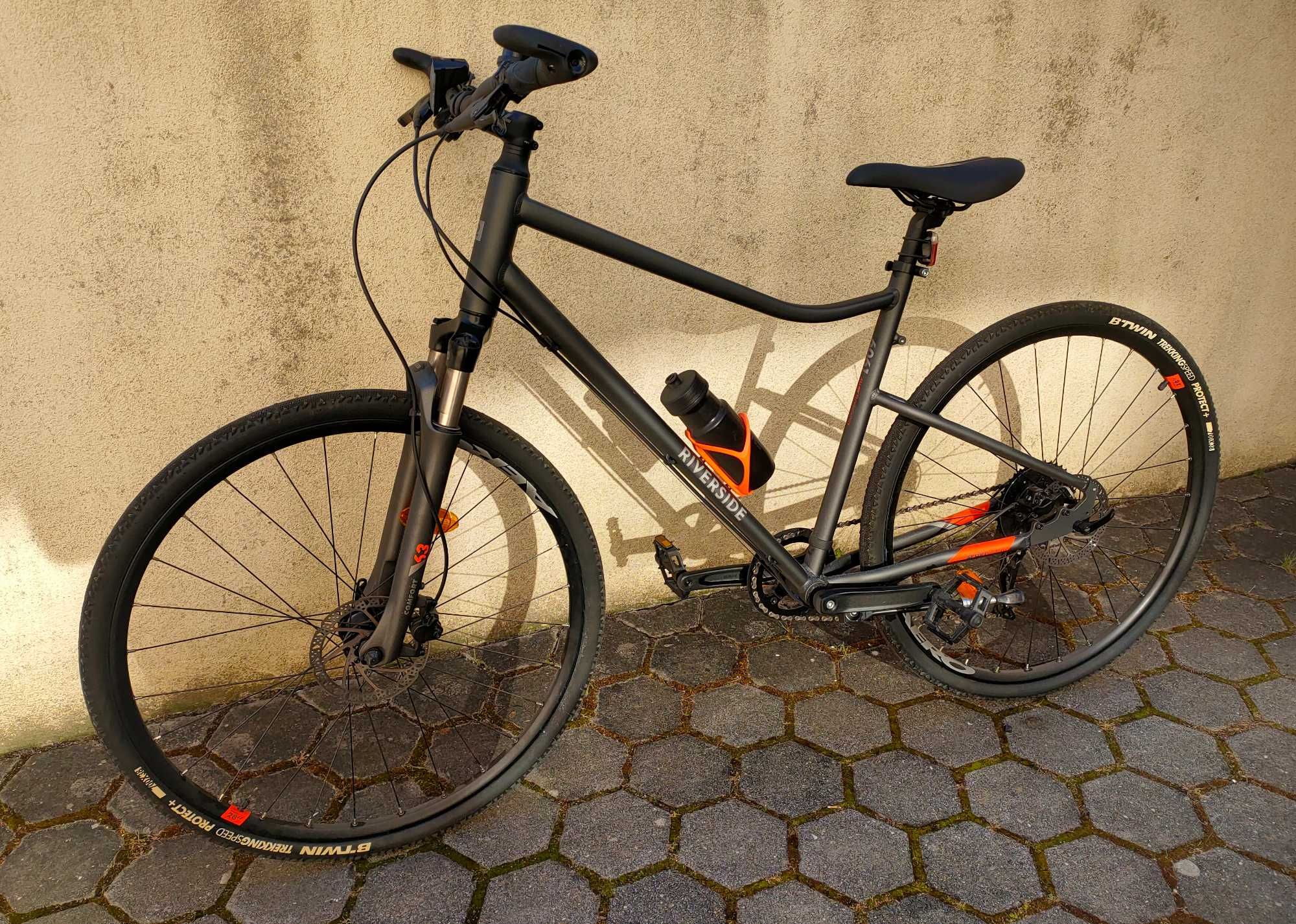 Bicicleta de Trekking Riverside 900 Cinza Laranja Tamanho L