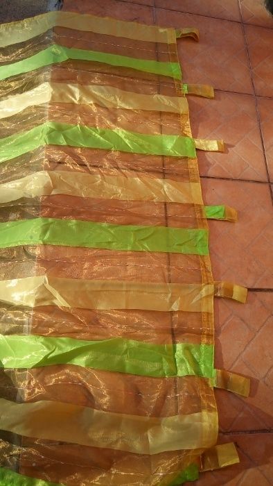 Cortinas novas em crochet entre outras