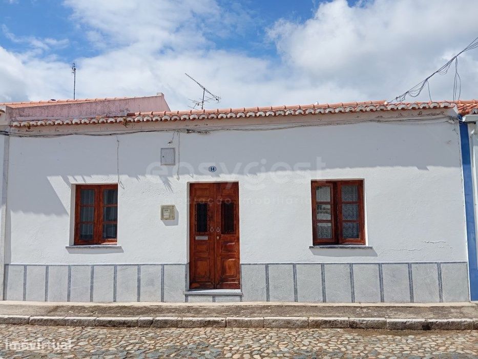 Moradia no Centro de Baleizão com 4 quartos, garagem e quintal