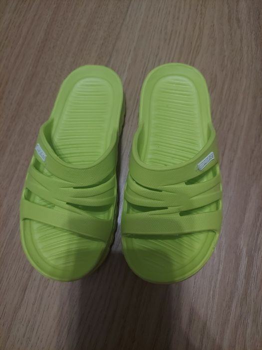 Klapki dziecięce na basen