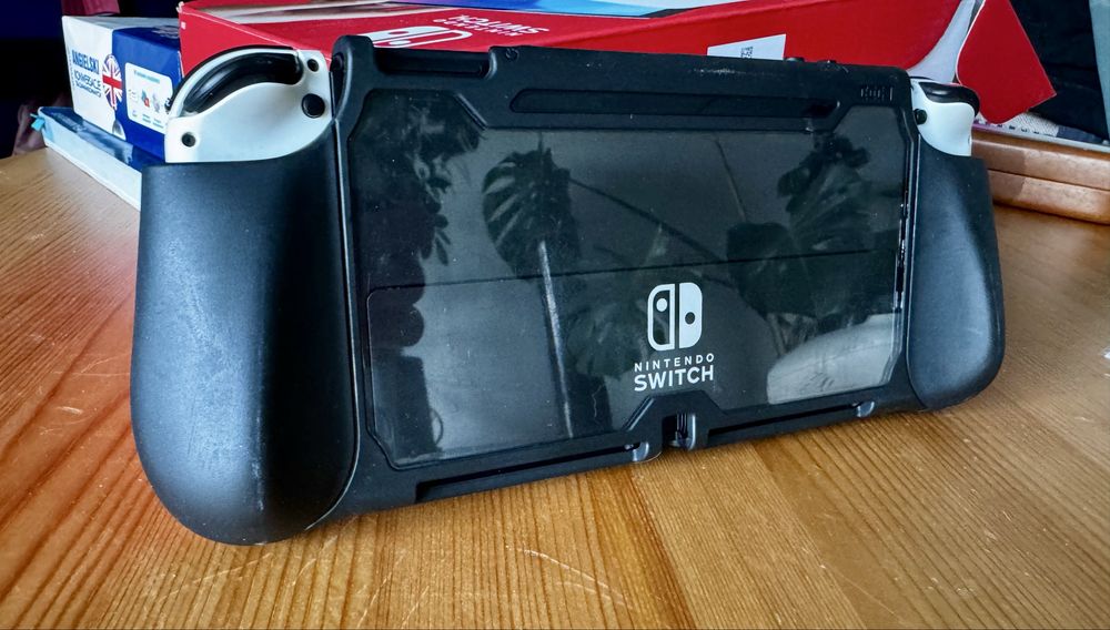 Nintendo Swich oled + Zelda Tears of the Kingdom