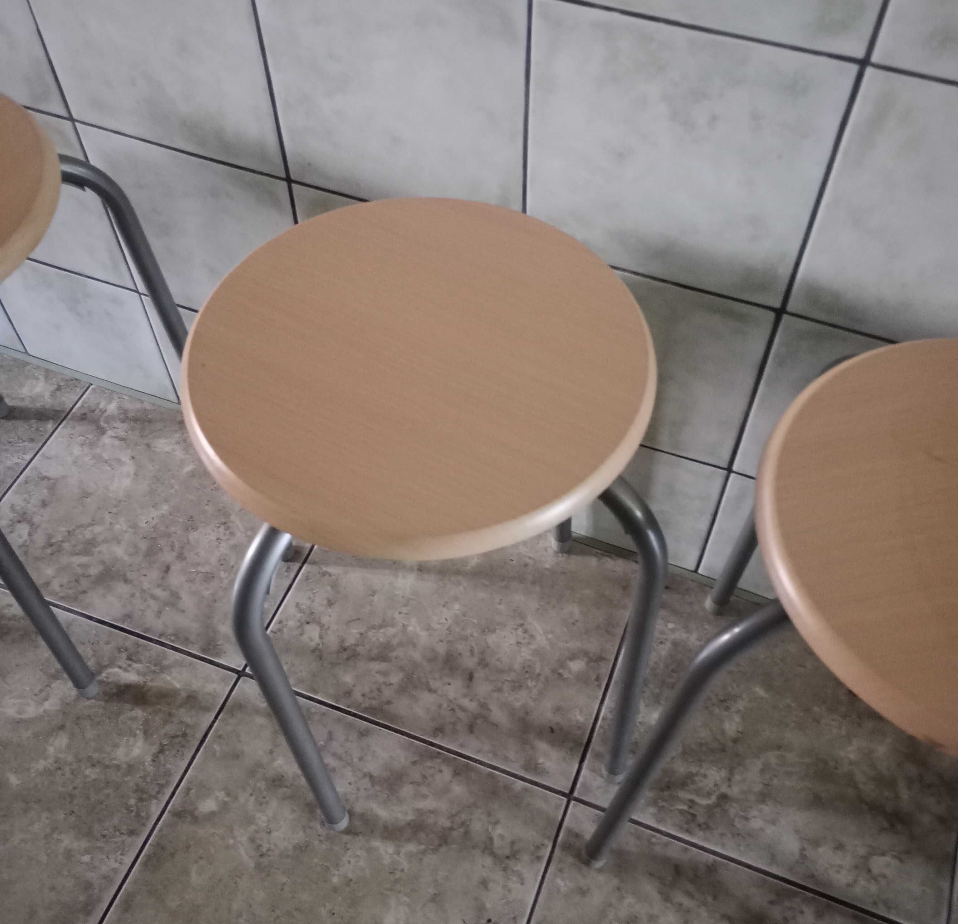 5 taboretów .metalowe nogi