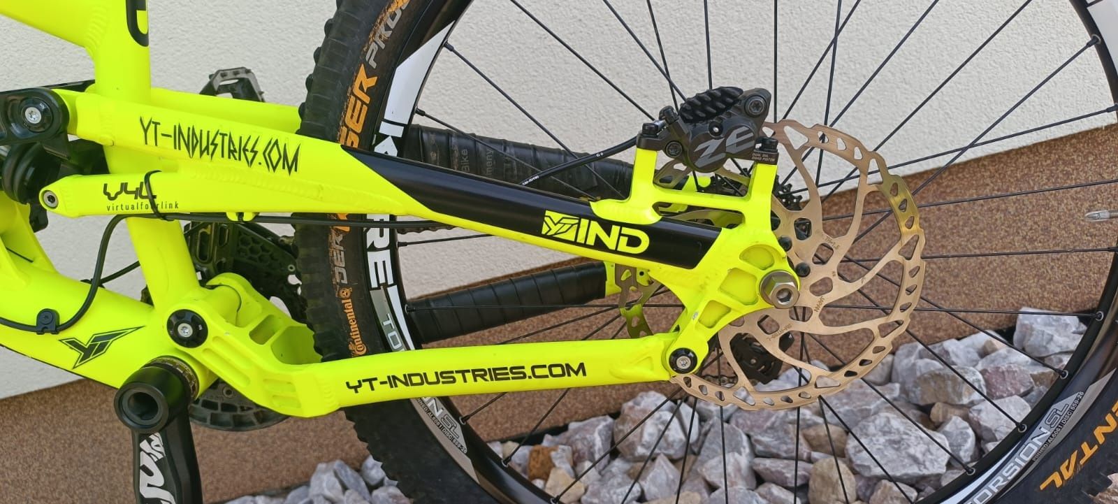 Rower zjazdowy YT TUES Downhill DH