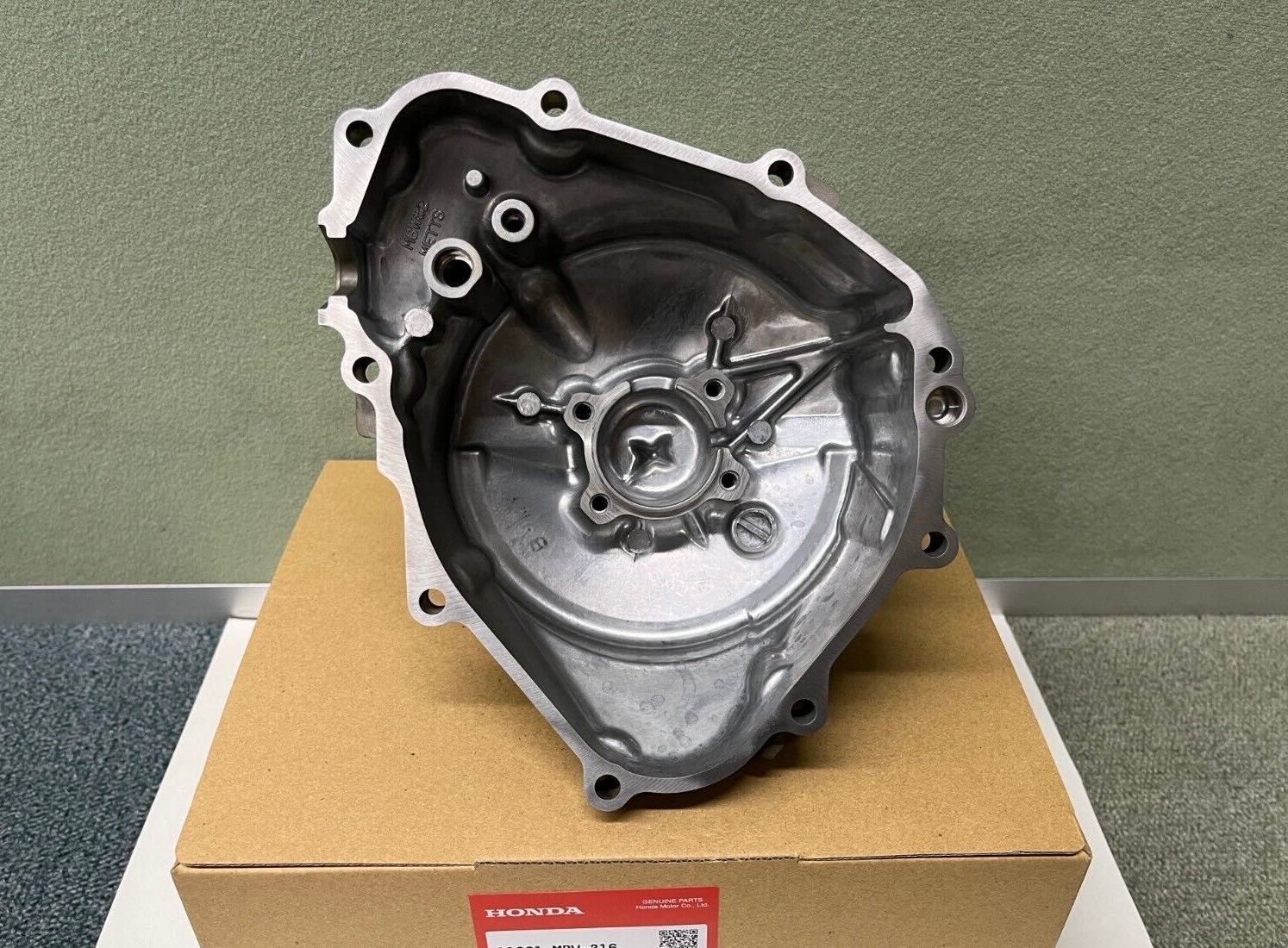 Крышка генератора HONDA CBR600F4i новая оригинал в наличии