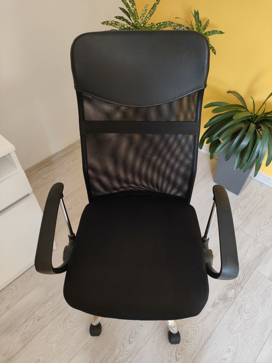 Biurko jak nowe plus fotel.