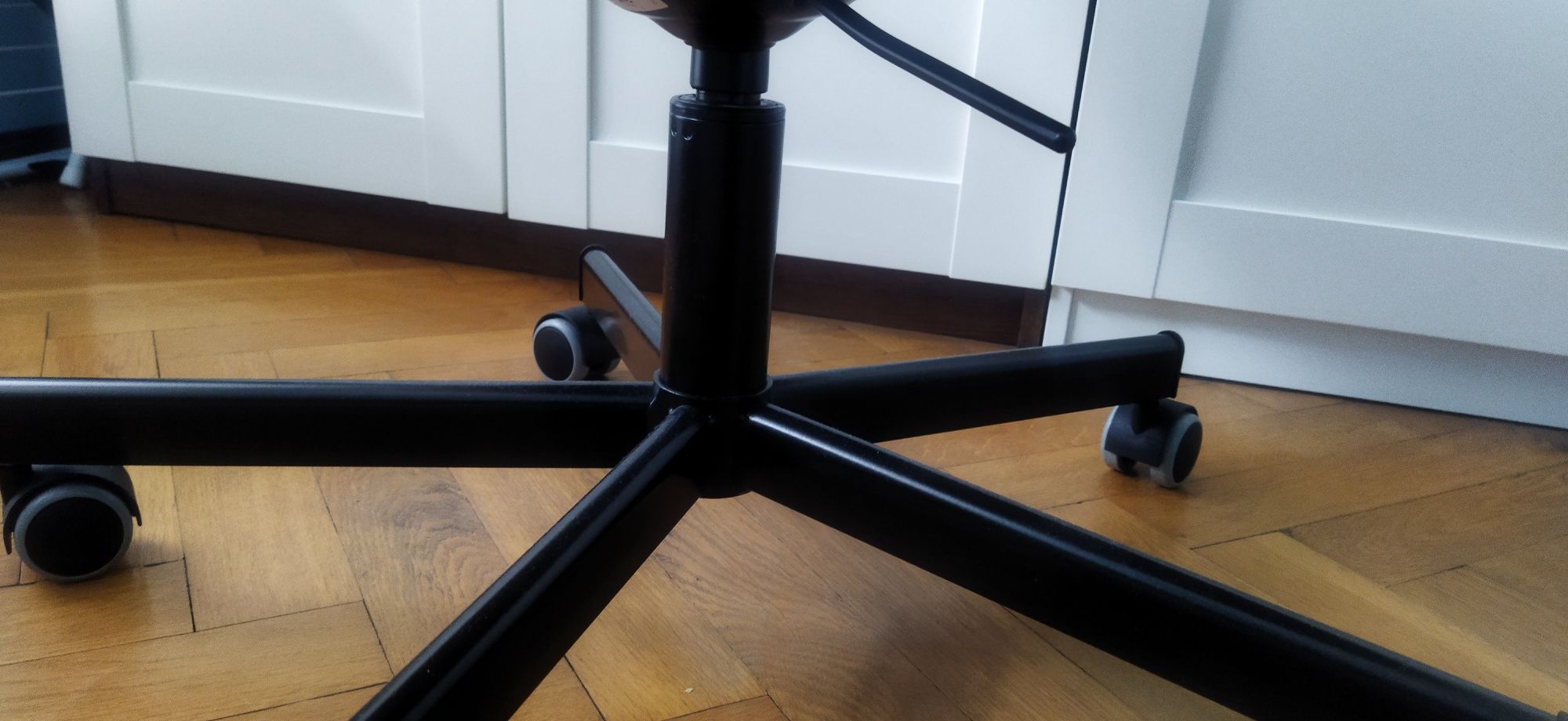Fotel obrotowy Ikea SKRUVSTA, Eco skura, czarny stan bdb!