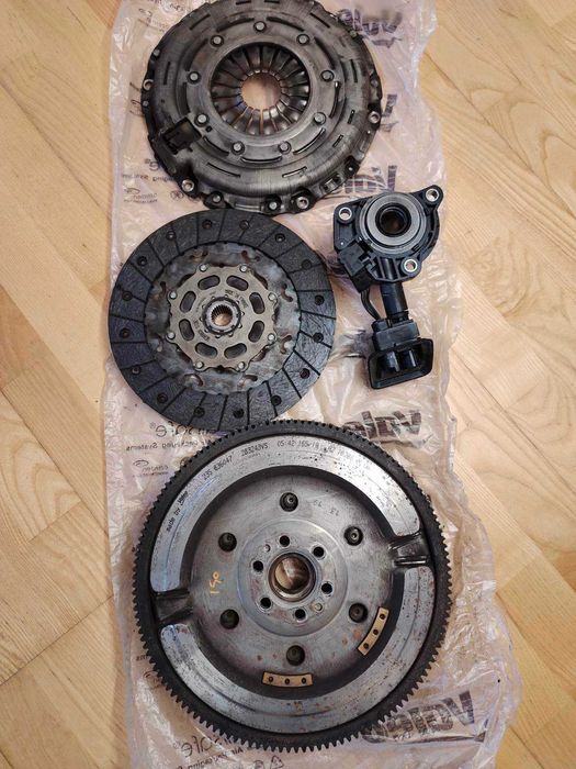 Продається комплект зчеплення на автомобіль ситроен-пежо