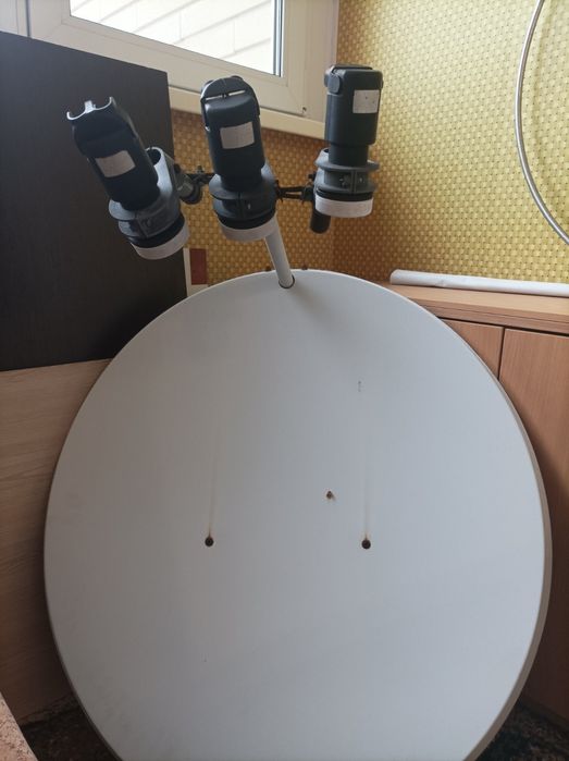 Антена супутникова