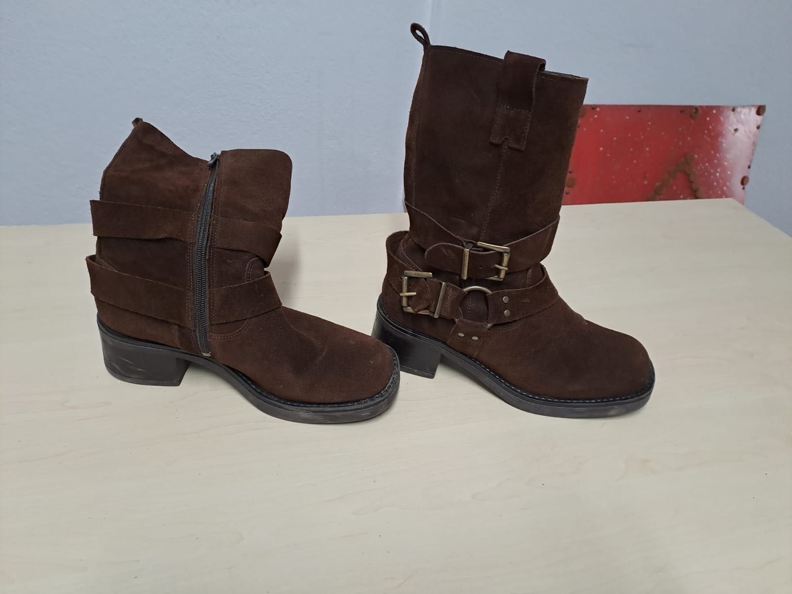 Vendo botas camurça castanhas 36