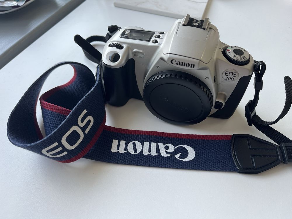 Canon EOS 300 - aparat analogowy