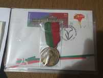 2 medalhas antigas e postal Comemorações 25 de Abril colecção