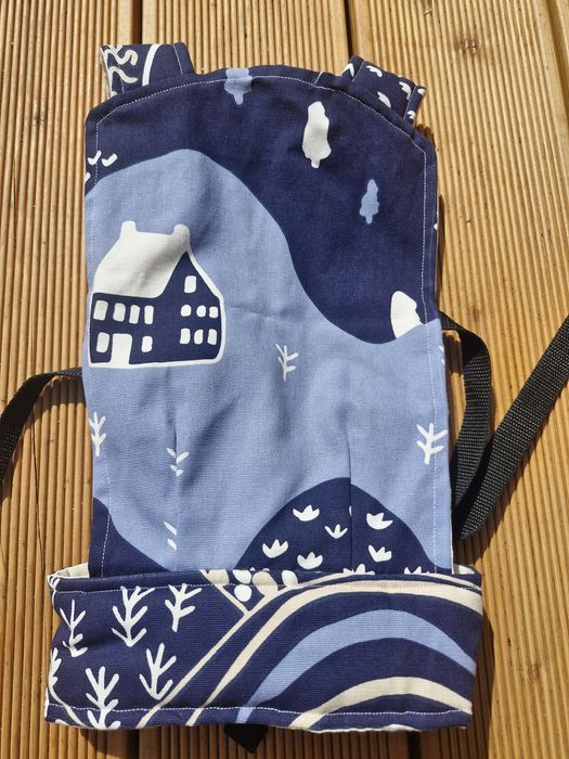 Nosidełko dla lalek  - niebieski domek