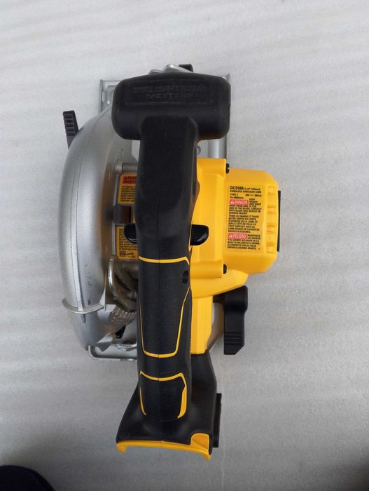 Акумуляторна дискова пила DeWALT 20v DCS566