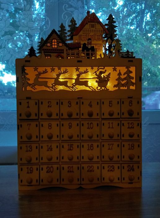 Різдвяний адвент календар "Будиночок"  з підсвічуванням.