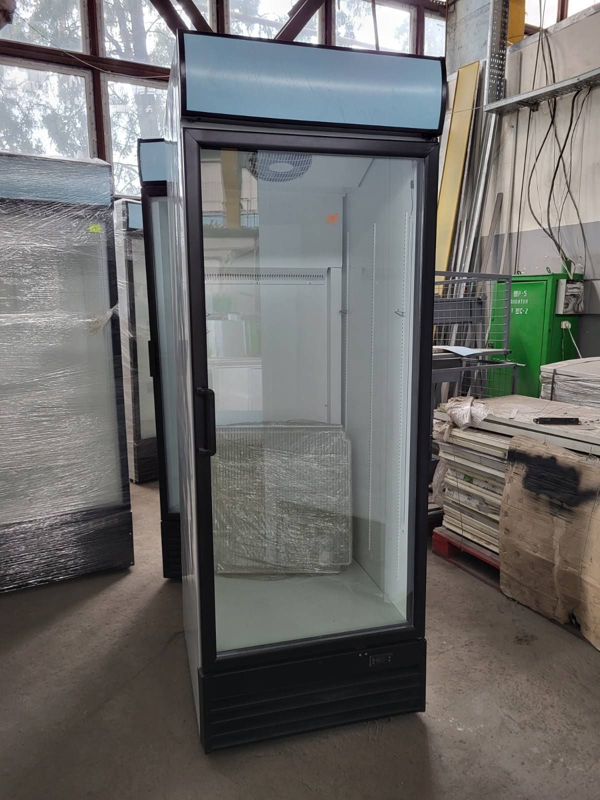 Холодильна шафа для напоїв  Frigoglas