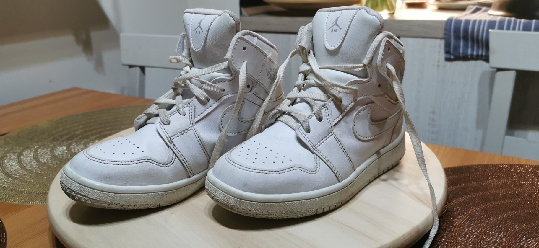 Buty Nike Air Jordan 1 białe r. 33