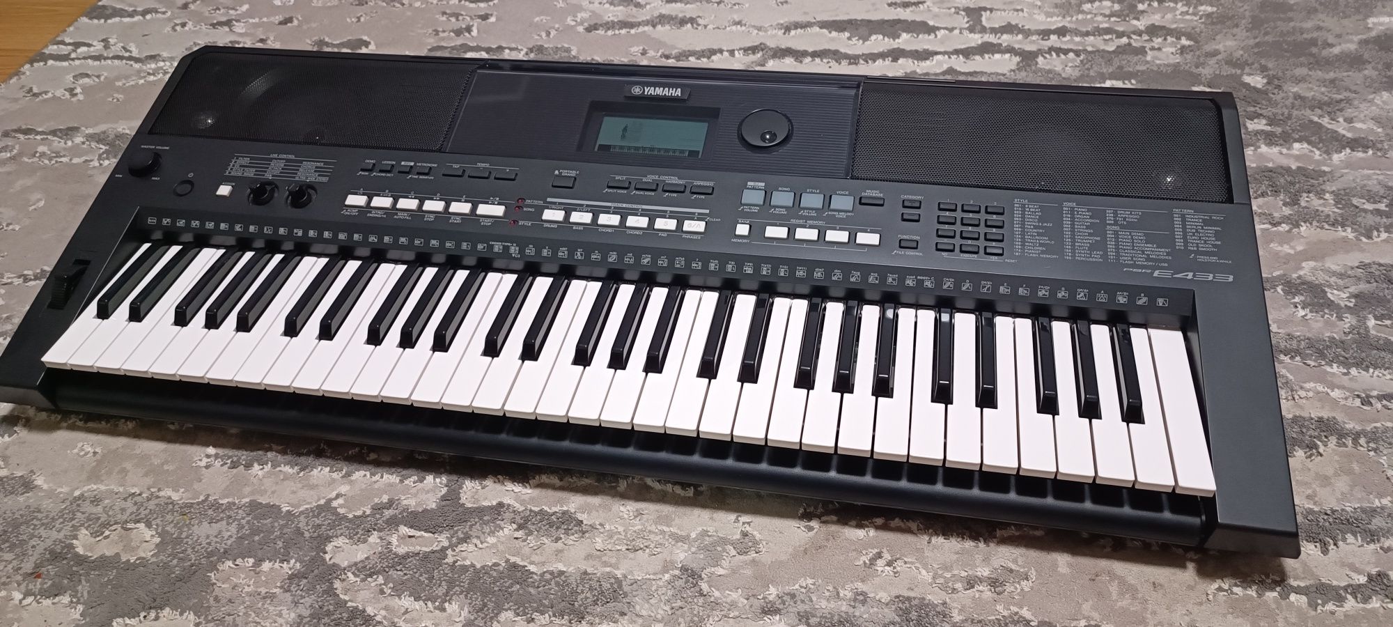 Синтезатор Yamaha PSR E433