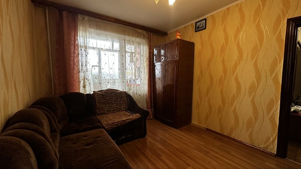 Продається 4кім квартира на Червоному провулку