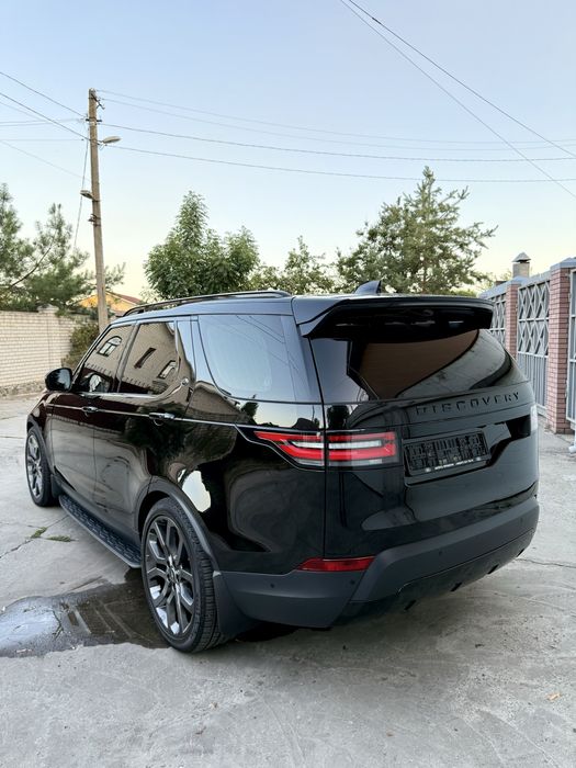 Land rover discovery 5