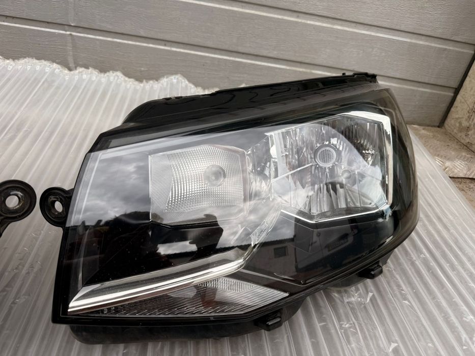 Фара права на VW Transporter T6 2015-2020